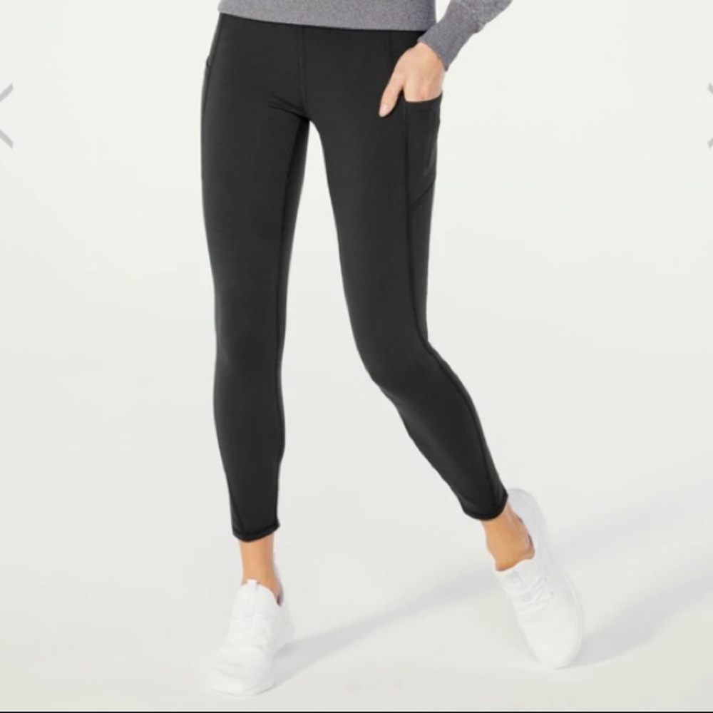 Jessica Simpson Active Capri M with pockets new!